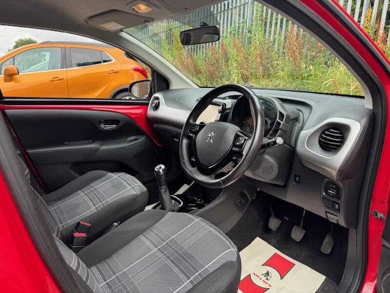 PEUGEOT 108