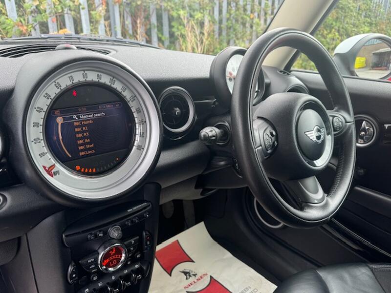 MINI HATCH