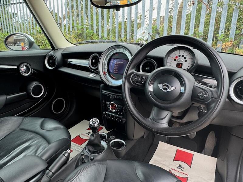 MINI HATCH