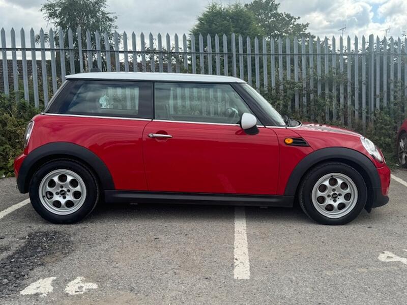 MINI HATCH