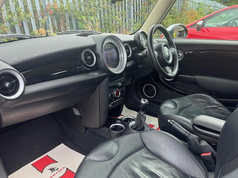 MINI HATCH
