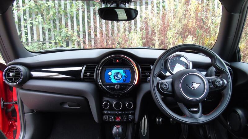 MINI HATCH