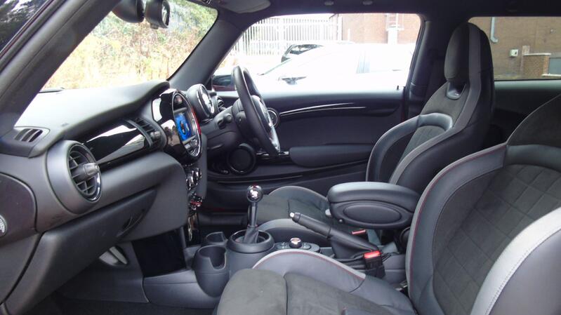 MINI HATCH