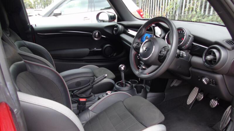 MINI HATCH