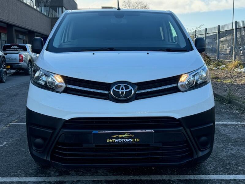 TOYOTA PROACE
