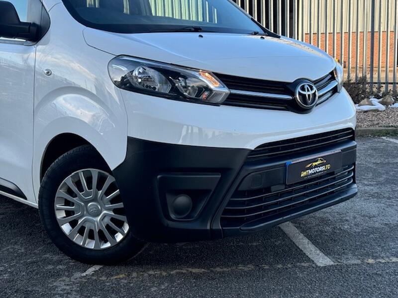 TOYOTA PROACE