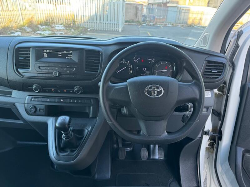 TOYOTA PROACE