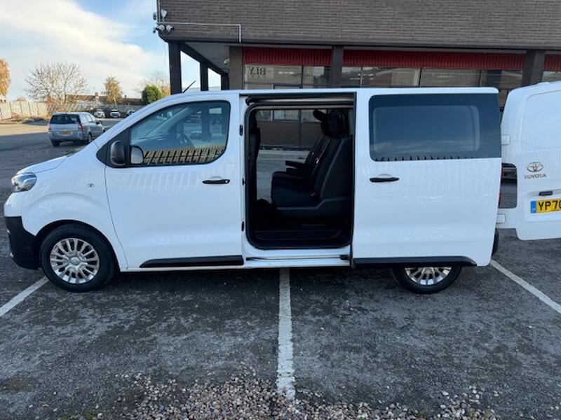 TOYOTA PROACE