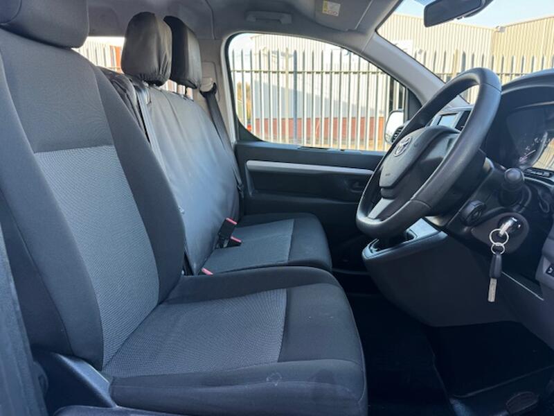 TOYOTA PROACE