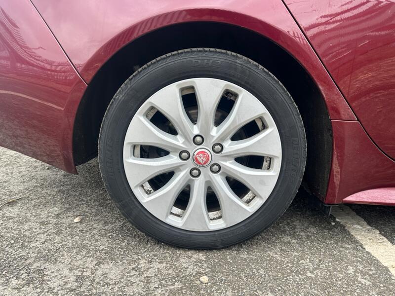 JAGUAR XE