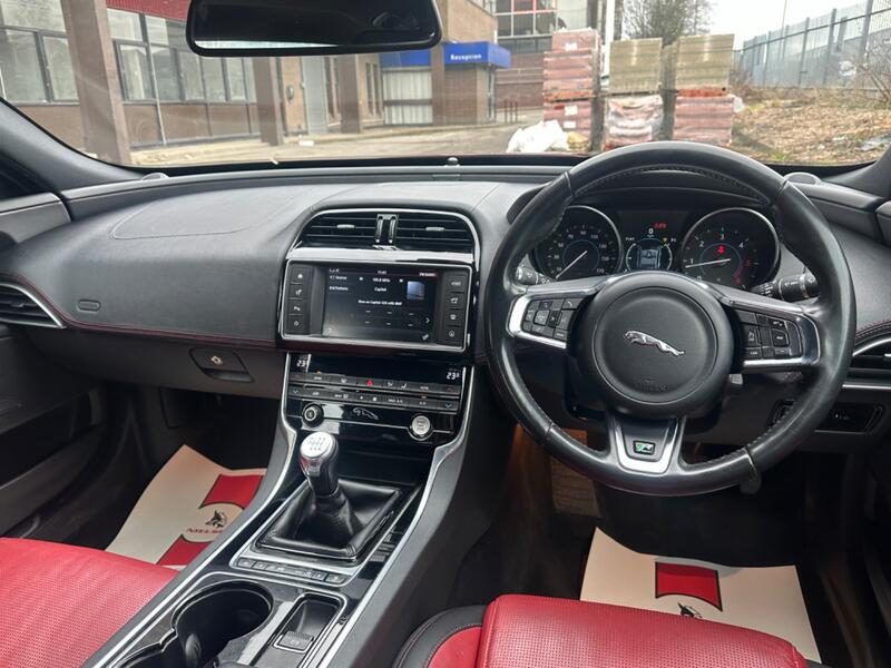 JAGUAR XE